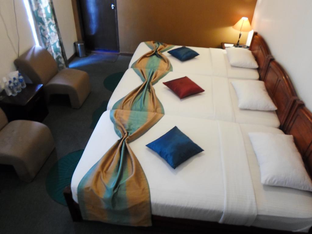 נוארה אליה Binota Hotel חדר תמונה